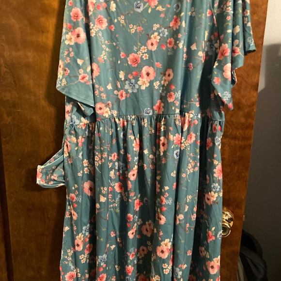 Floral dress with pockets - Picture 4 of 4